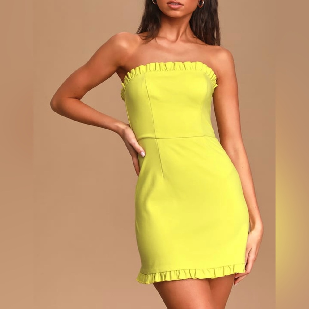 Beautiful Strapless fitted lime yellow mini dress by Lulus. Size SM.